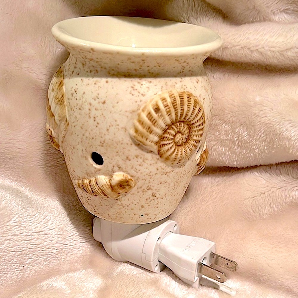 🔴 CLEARANCE🔖 SCENTSY  🐚🕯️ RETIRED SEASHELL PLUG-IN CANDLE WAX BURNER NIGHT LIGHT
